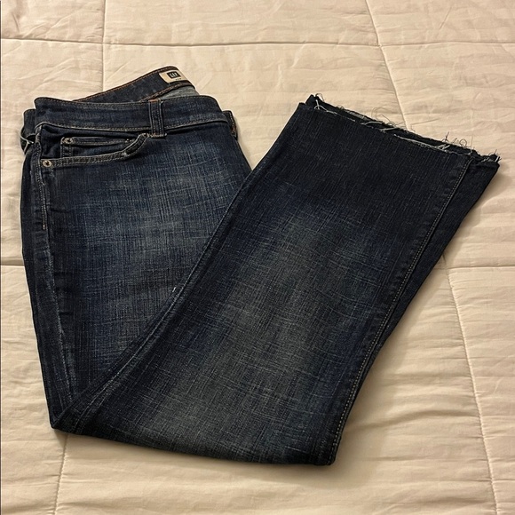 GAP Women's Flare Jeans in Deep Indigo used good condition - Picture 9 of 11